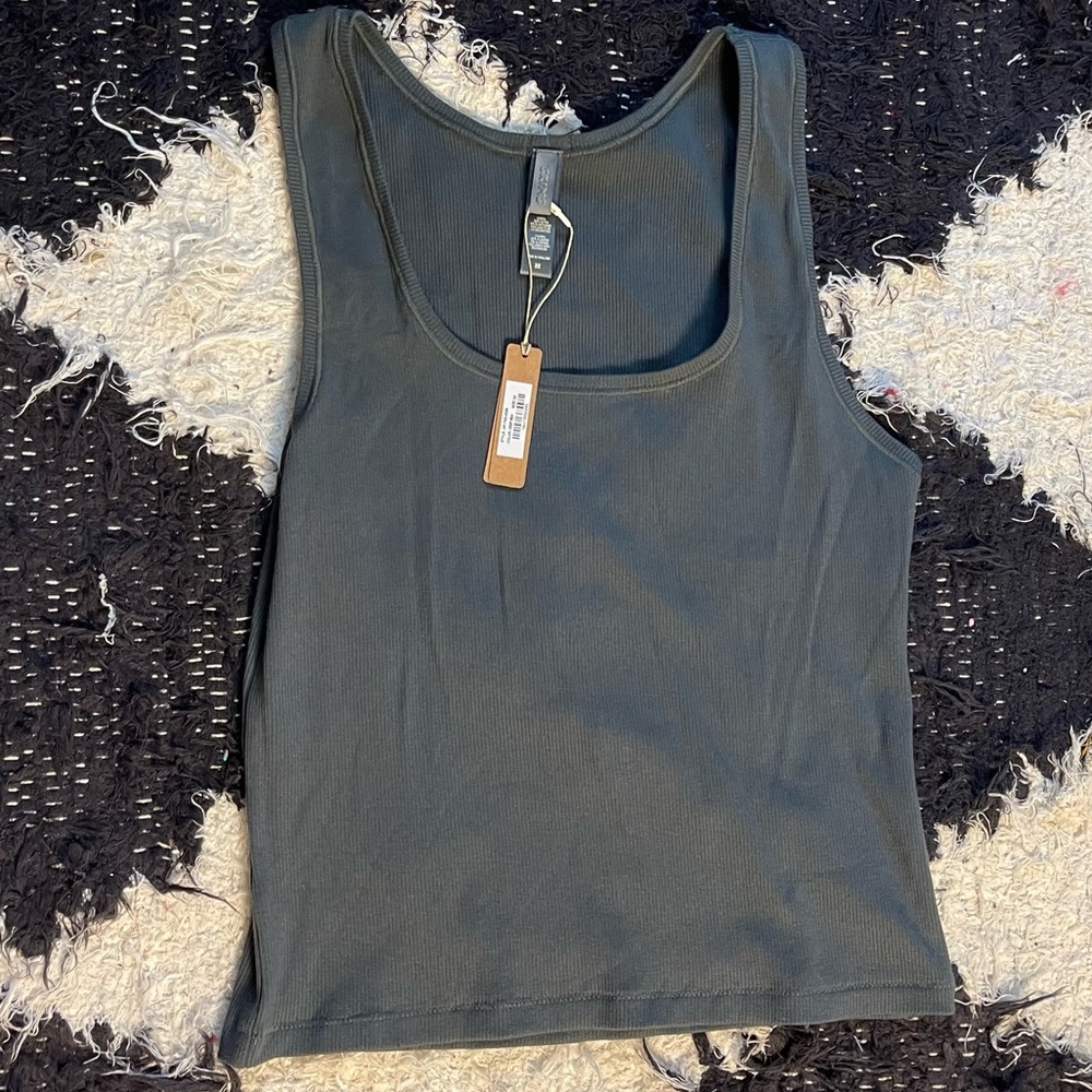 SKIMS Cotton Rib Tank In Deep Sea,
Plus Size AP-TNK-0038
